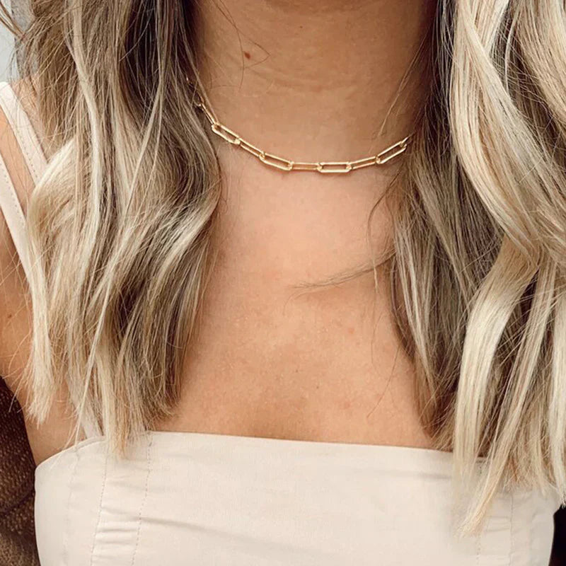 Archen - Elegant Halsband med Stilfull Kedja.