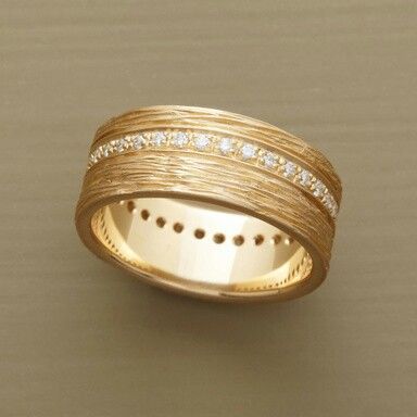 Ädelstensring i Variationsguld