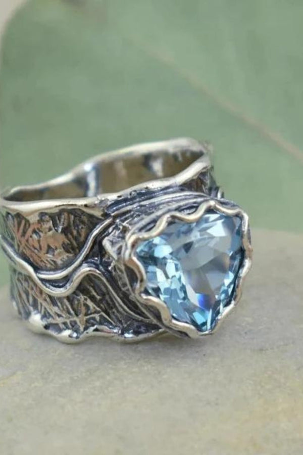 Lyxring med Safir och Elegant Design