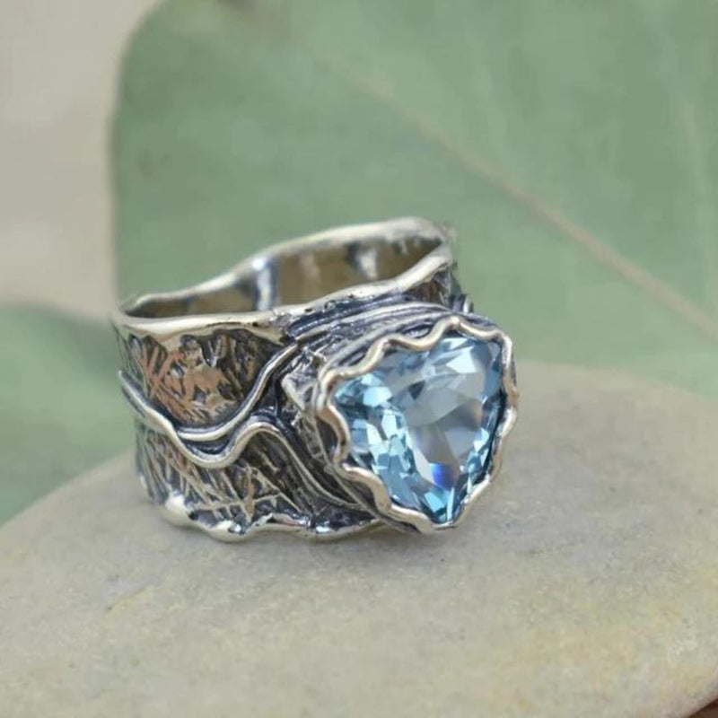 Lyxring med Safir och Elegant Design