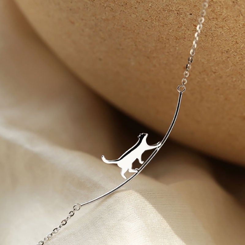 Silverhalsband med Hängande Kattdesign