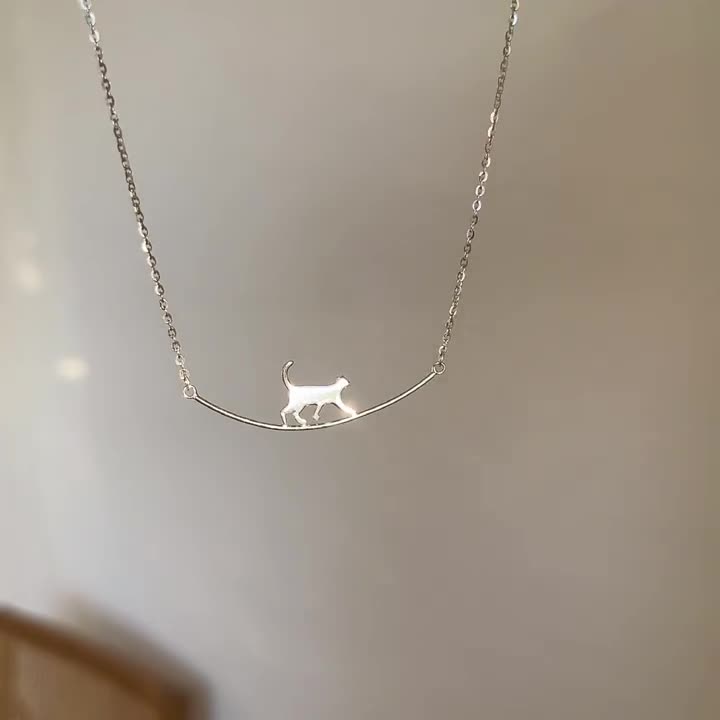 Silverhalsband med Hängande Kattdesign