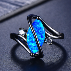 Ring i Mörkt Silver med Blå Opal