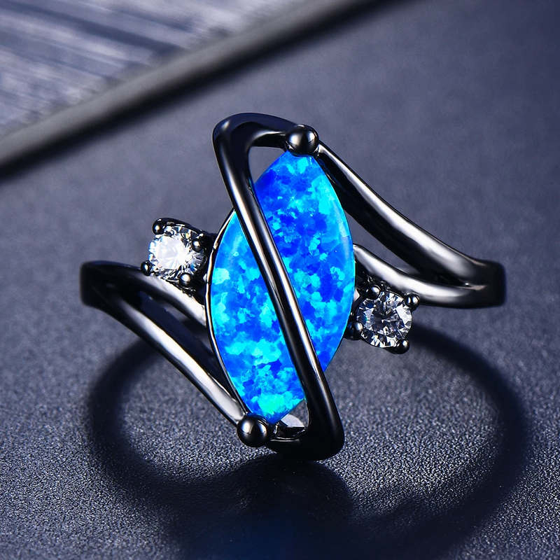 Ring i Mörkt Silver med Blå Opal