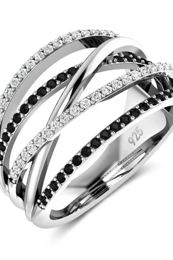 Elegant silverring prydd med svart kristall