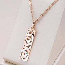 Elegant Guldhalsband i Aristokratisk Stil