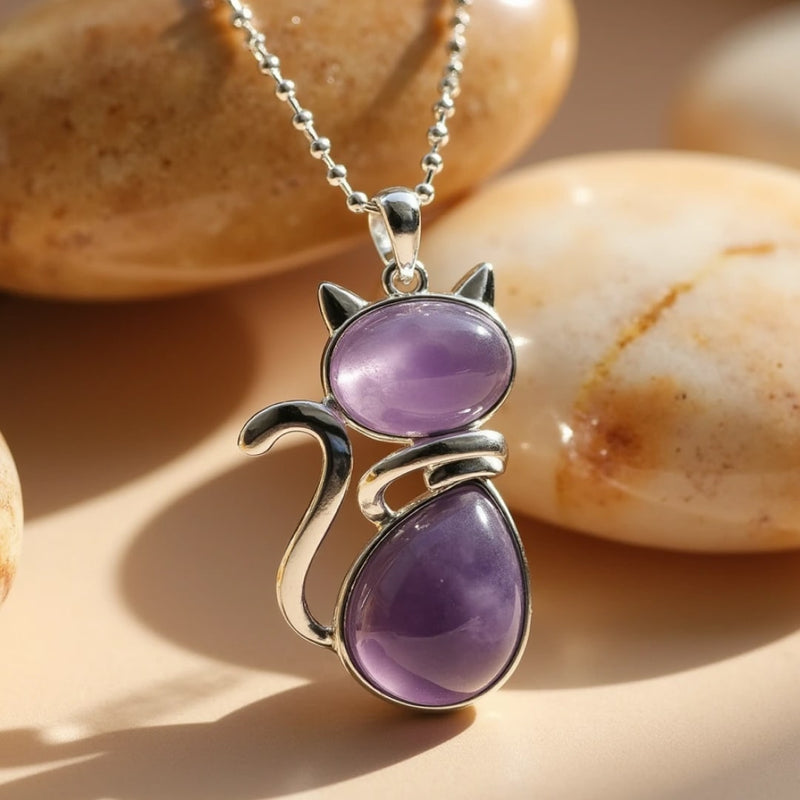 Halsband med katt i äkta sten