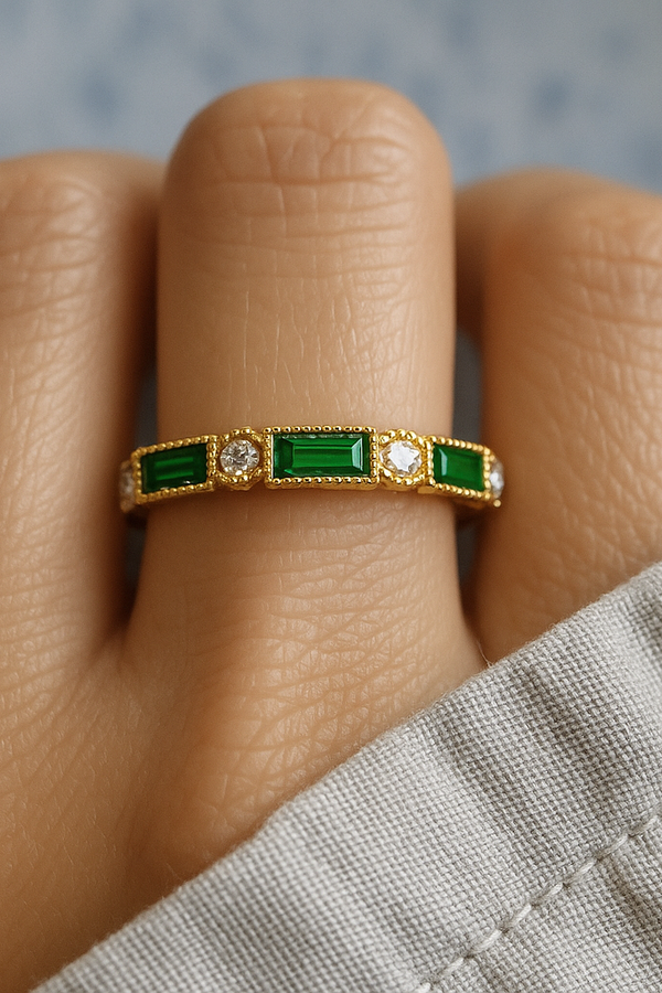 Alex - Guld Ring med Inbyggd Grön Zirkon