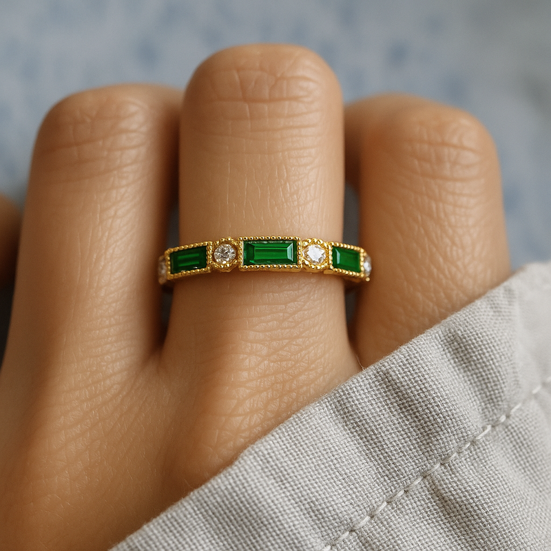 Alex - Guld Ring med Inbyggd Grön Zirkon