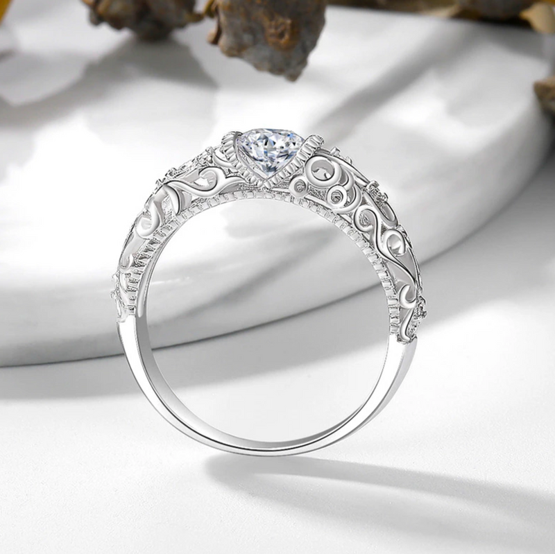Chic Silver Elegance Ring