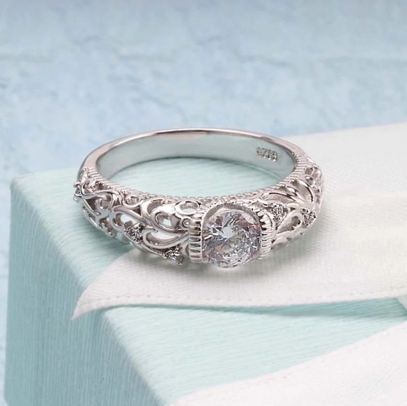 Chic Silver Elegance Ring
