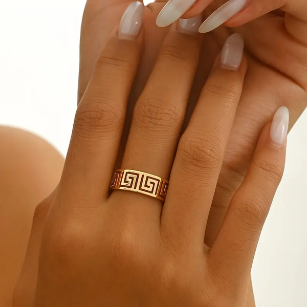 Vintage guldring med spiralformad design av Tom