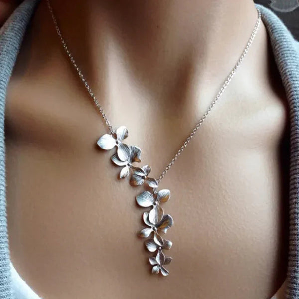 Vintage silverhalsband med blommönster