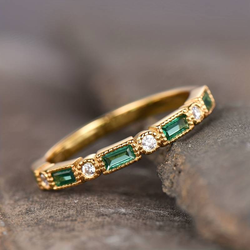 Alex - Guld Ring med Inbyggd Grön Zirkon