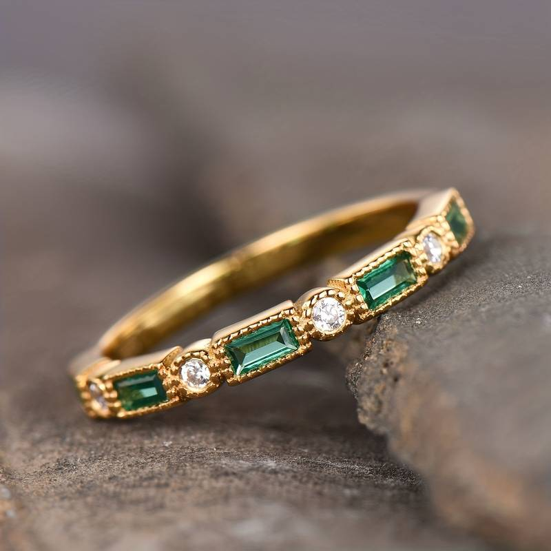 Alex - Guld Ring med Inbyggd Grön Zirkon