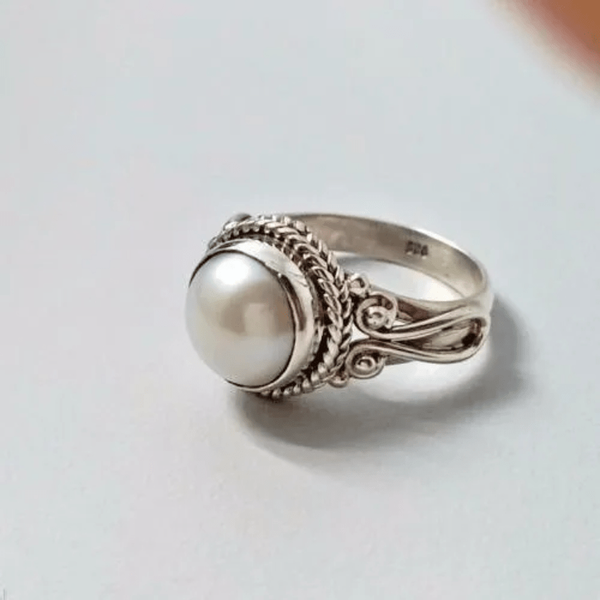 Vintage ring med infattad pärla