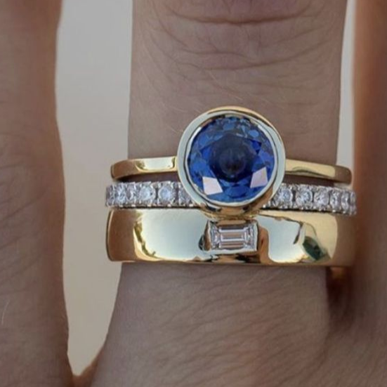 Klassisk blå zirkonring med vintageelegans