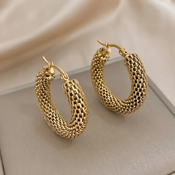 Guldörhängen med ringdesign