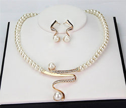 Aya - Elegant Halsband med Passande Örhängen.