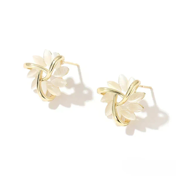 Sienna - Eleganta örhängen med opal och blomsterdesign