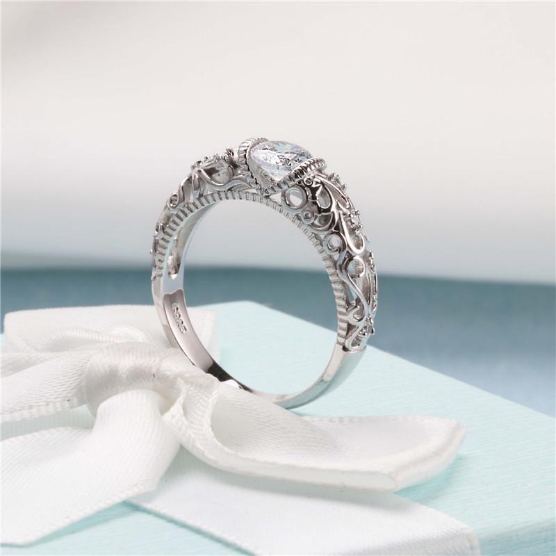 Chic Silver Elegance Ring